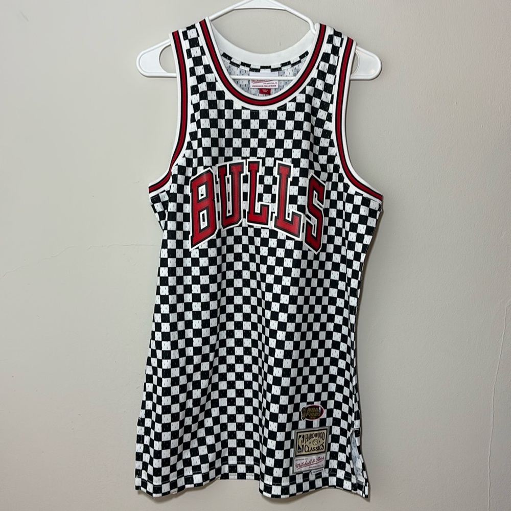Mitchell & Ness Hardwood Classic Swingman Collection Chicago Bulls Jersey